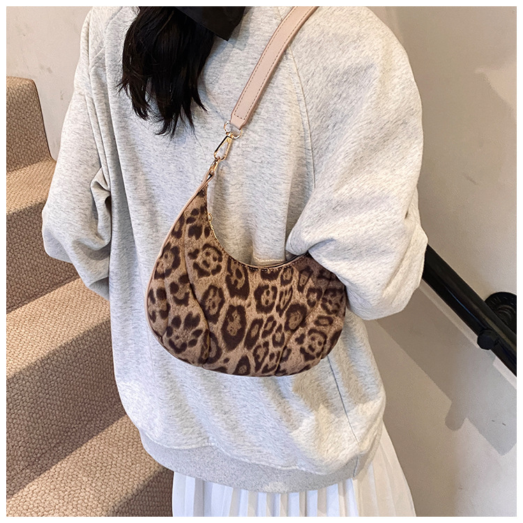 Leopard print cross-border niche bags for women, versatile and fashionable new retro underarm bag, stylish and individual commuting single-shoulder bag undefined