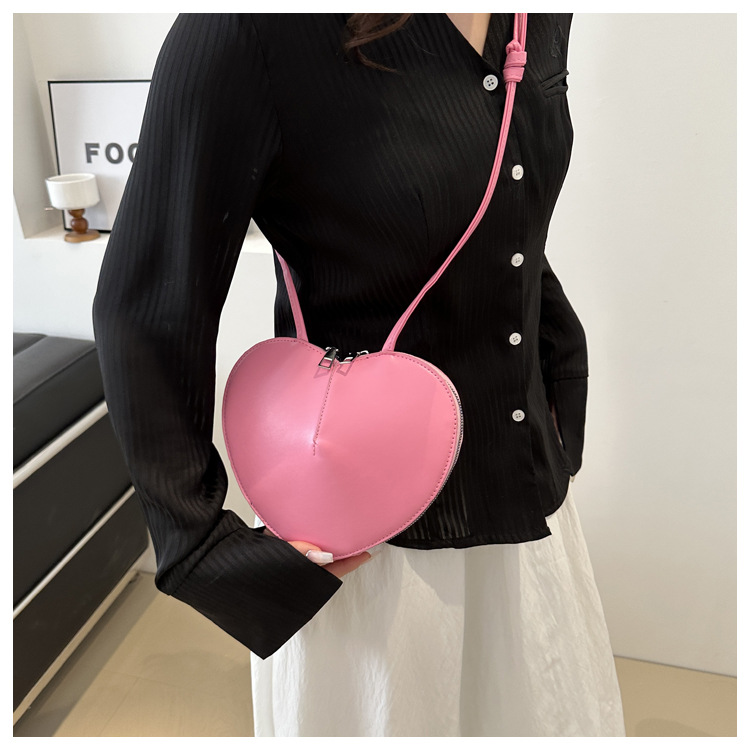 Women's PU Heart Shape Basic Classic Style Sewing Thread Heart-shaped Zipper Underarm Bag display picture 8