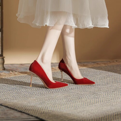 New vintage wedding shoes for women—red, versatile high-heeled shoes for daily wear and weddings; crystal-studded stiletto heels—women's single-layer bridal shoes.