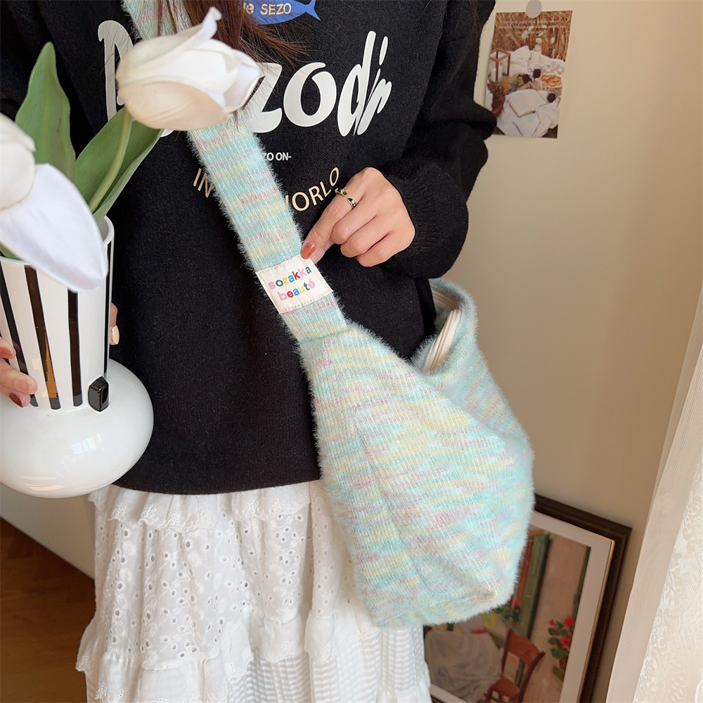 310272 ins Cute Rainbow plush Bag, Women's Autumn and Winter New large-capacity single-shoulder bag, commuter bag, crossbody bag Application Scenario