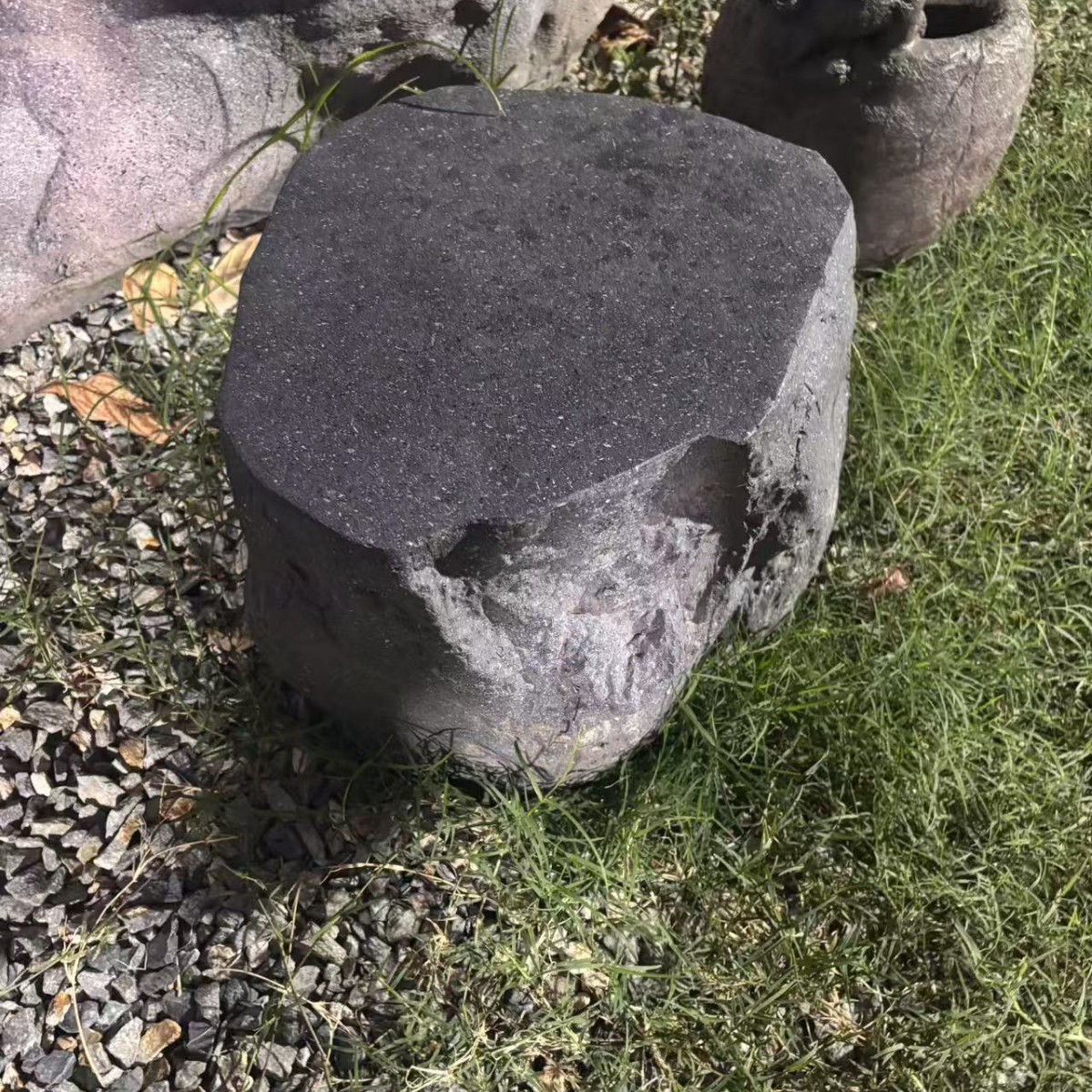 Mesa de piedra simulada escultura de piedra escultura de paisaje al aire libre gran hueco FRP paisaje de piedra decoración de jardín