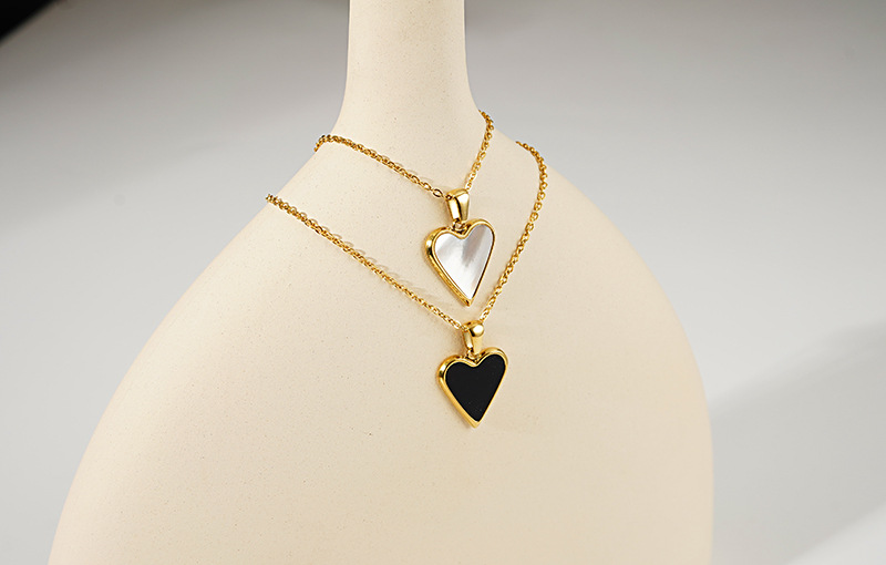 Heart Shaped Enamel Fashion Retro Pendant Simple Titanium Steel Clavicle Necklace display picture 2