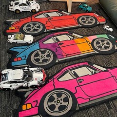 流行の電気競争の部屋のじゅうたんの自動車の子供の部屋のかわいいベッドのサイドのじゅうたんの長い個性の漫画の寝室のじゅうたんは代行します。