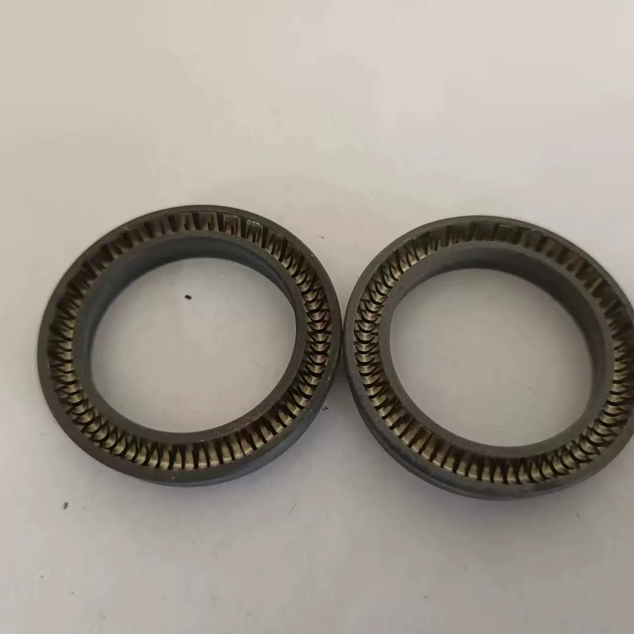 供应碳纤维泛塞封四氟弹簧密封圈耐磨旋转高速密封圈轴用泛塞封件