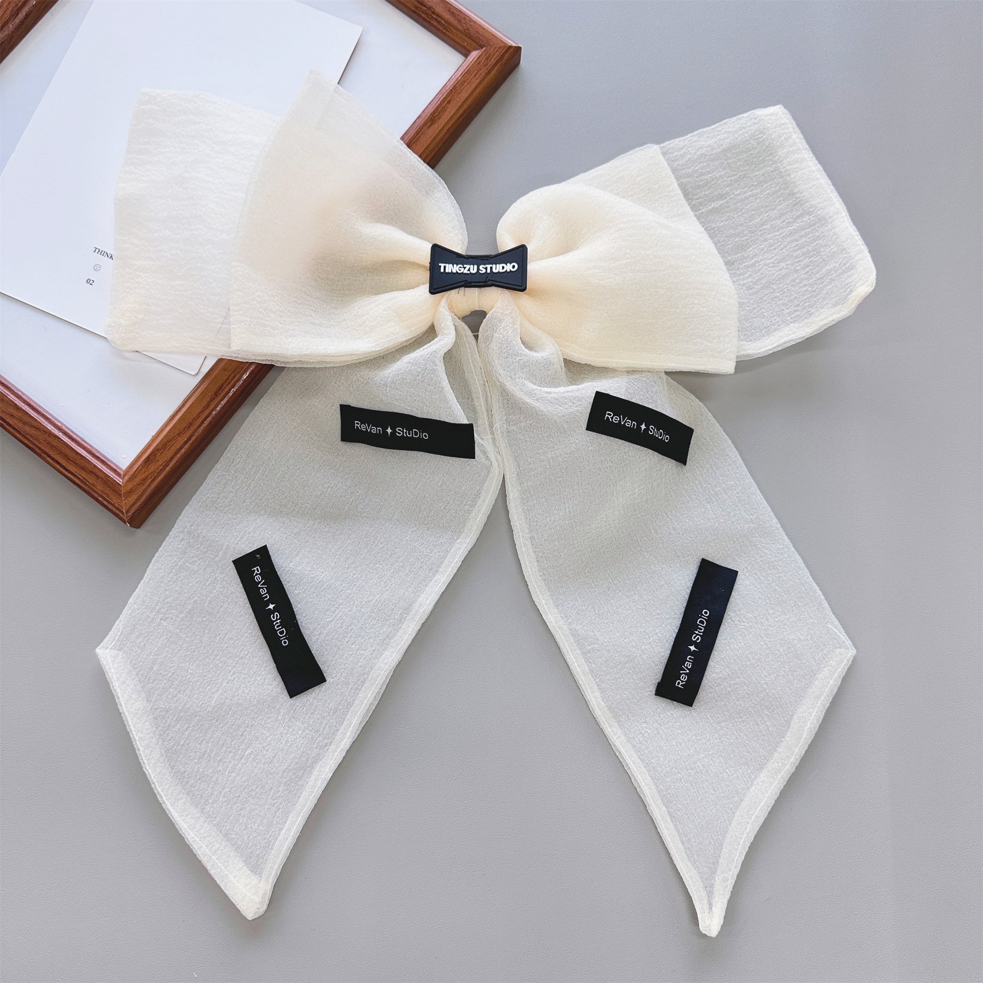 Chanel estilo de albaricoque arco pin Ramil negro organza cinta grande mariposa tocado Ropa Accesorios Decoración image 3