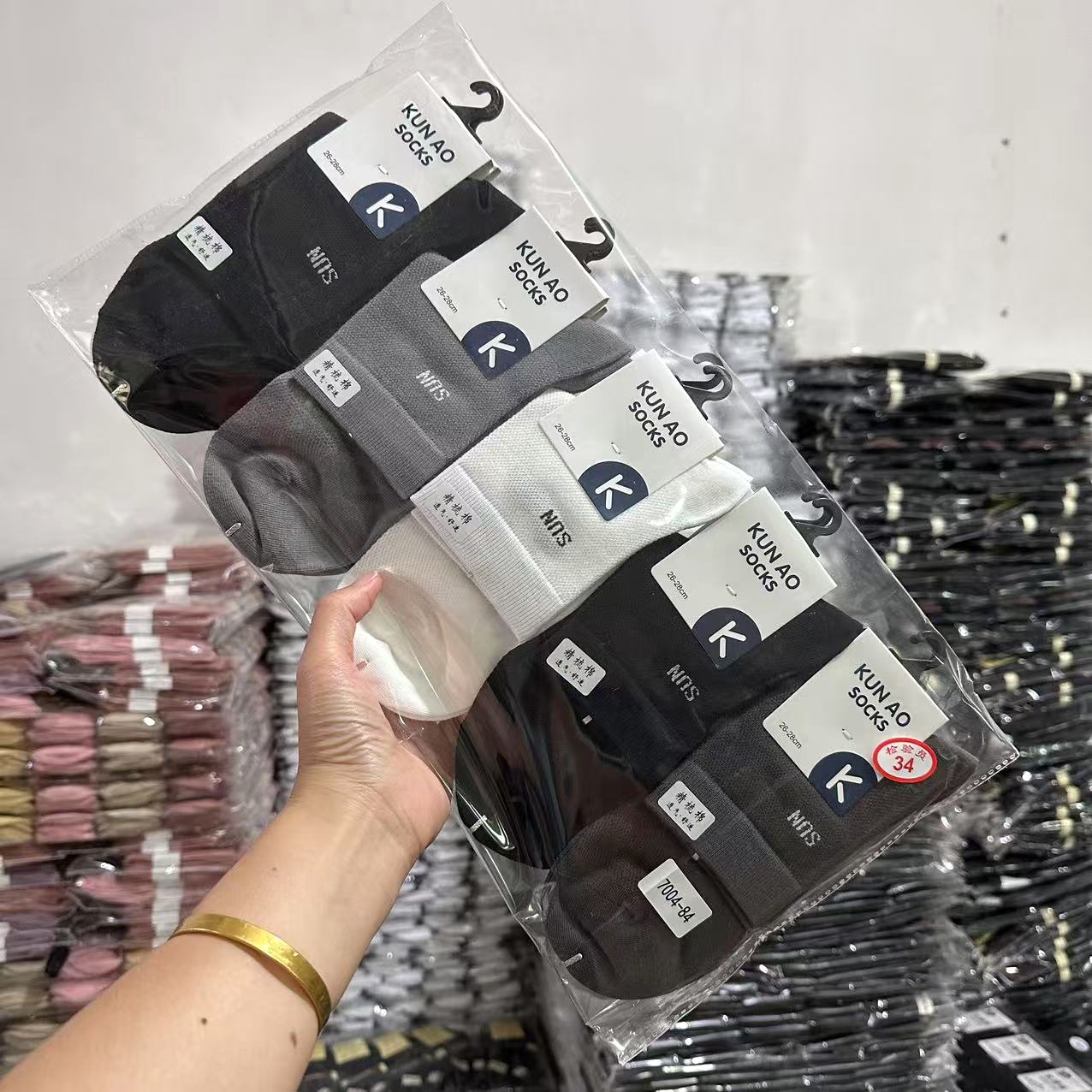 Calcetines deportivos finos de primavera y verano de alta gama para hombres, calcetines de tubo que absorben el sudor y desodorizantes, calcetines de algodón blanco de cintura pequeña y media de verano al por mayor