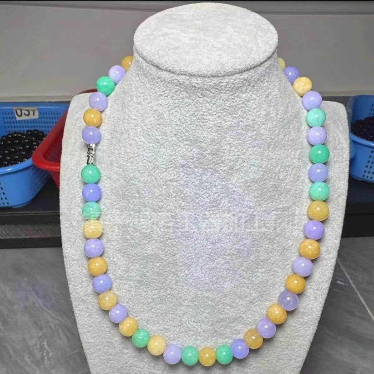 翡翠色三彩手链