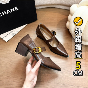 �F؛�ָ�5CM�͹Ž���һ�֎���С��ЬŮ�\�ڼ��^���|������Ь���e