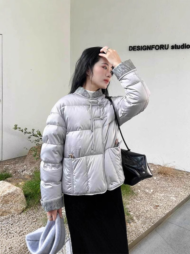 Jacquard de terciopelo blanco nuevo estilo chino retro Jacquard nuevo tipo de chaqueta de mujer de invierno corto
