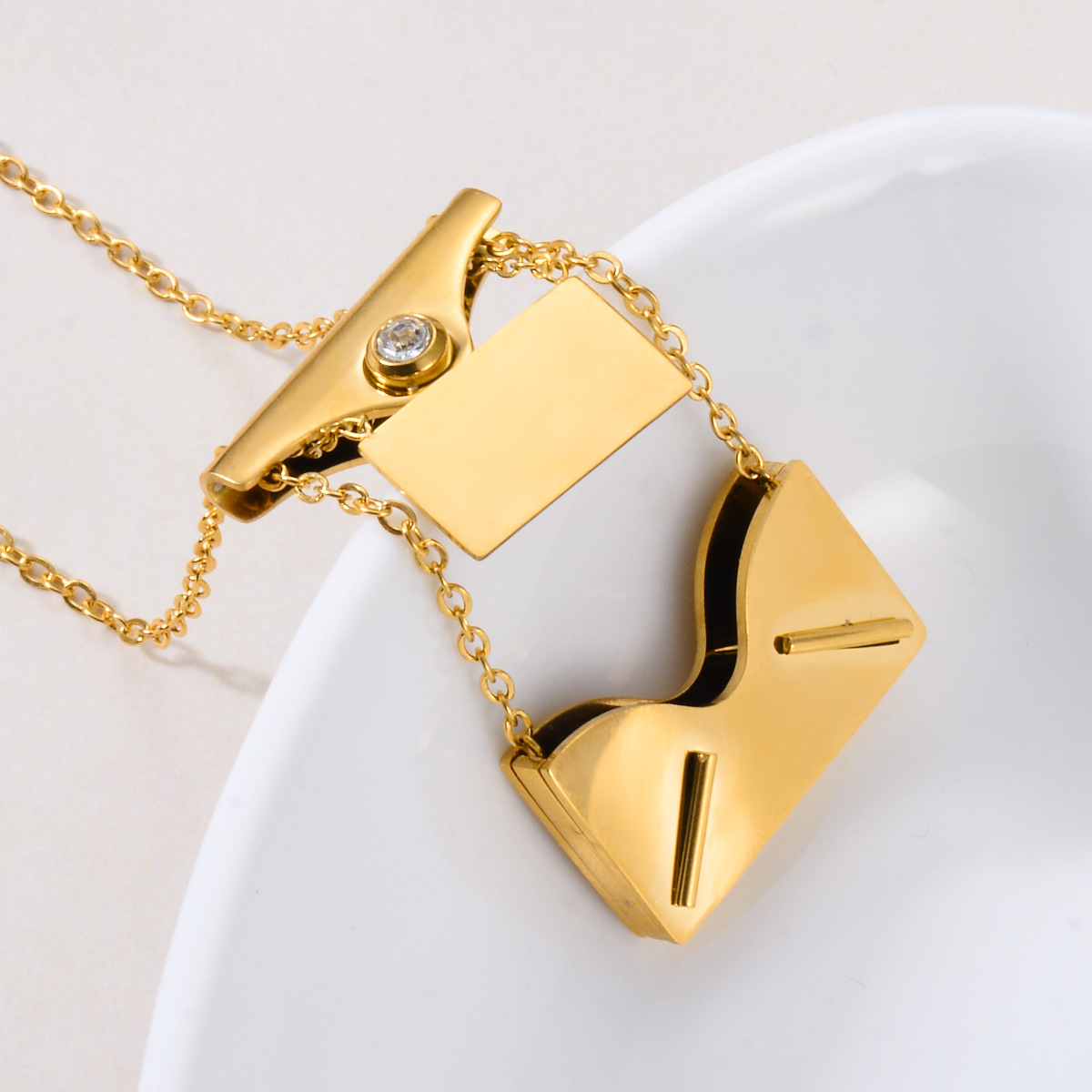 Stainless Steel Vintage Style Solid Color Rectangle Polishing Pendant Necklace display picture 1