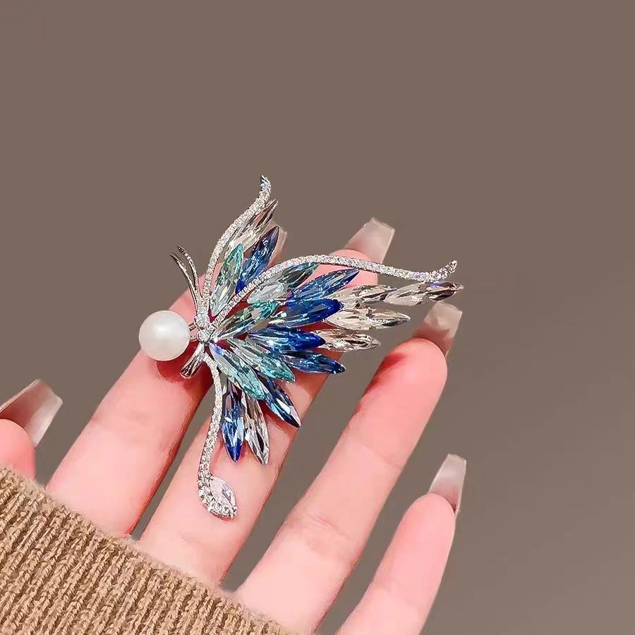 French-Style Light Luxury Butterfly Brooch for Women, New High-End Elegant Niche High-End Pin, Suit Brooch, Sweater Accessory