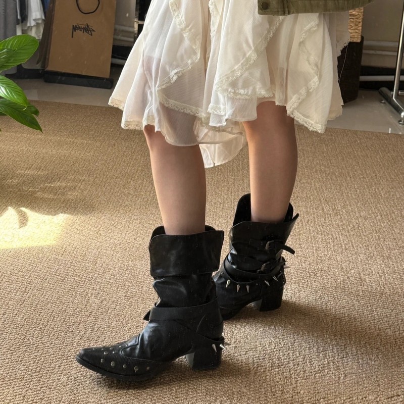 黒のレトロなリベットナイトブーツポインテッドトゥウエスタンカウボーイブーツ女性のための 2025 春と秋の新しい厚いヒールスリーブミッドカーフブーツ|undefined