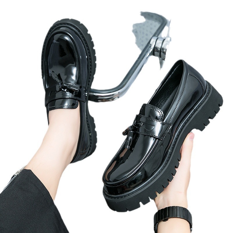 Zapatos de cuero a juego en blanco y negro para hombres de estilo británico, estilista, pies para jóvenes, suela gruesa, zapatos de cuero brillantes casuales de corte bajo