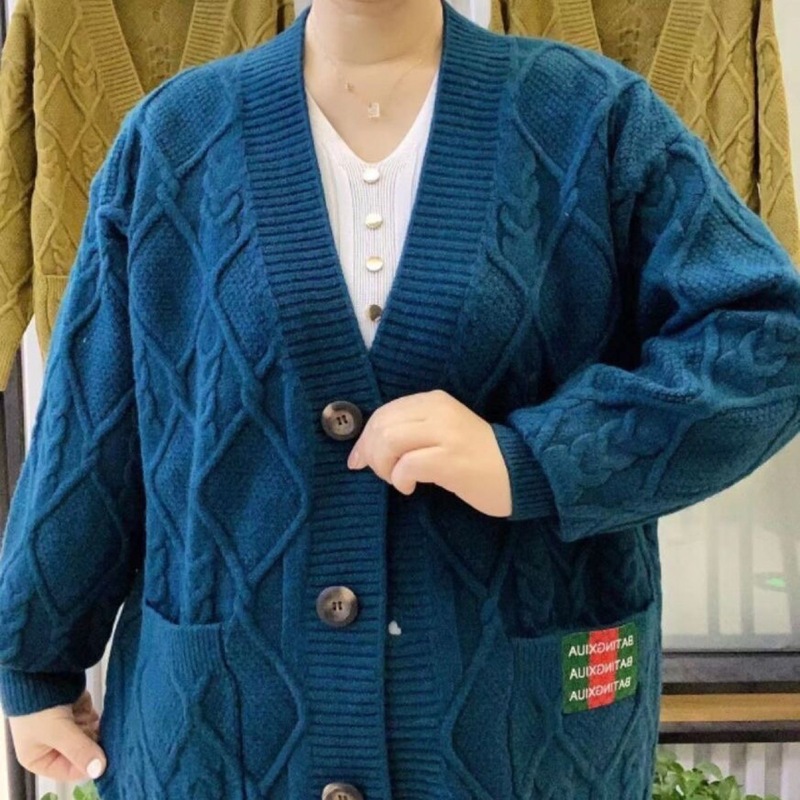 秋に太って大きいサイズのvネックのセーターの上着の新型の韓国版の太っている女性の洋風のメリヤスのカーディガンの外でマントを掛けます。|undefined