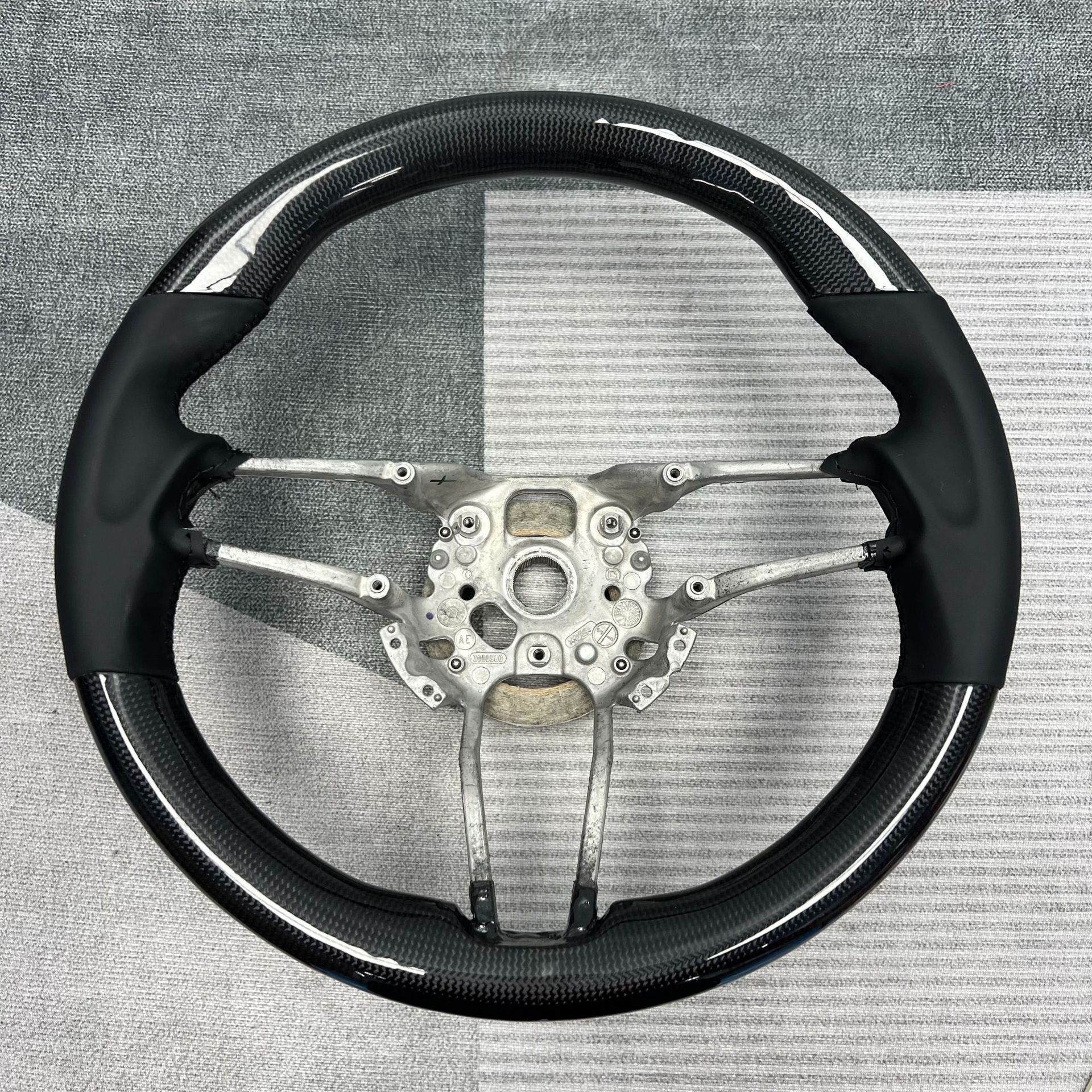 Carbon Fiber Steering Wheel Customization Suitable for Porsche Macan Cayenne Panamera Steering Wheel Processing