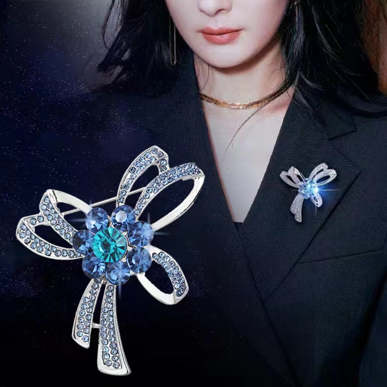 Elegant Lady Bow Knot Alloy Plating Inlay Artificial Crystal Women's Brooches display picture 2