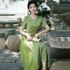 刺繡綠色高考送考媽媽裝國風新中式低領改良旗袍女復古連衣裙夏季