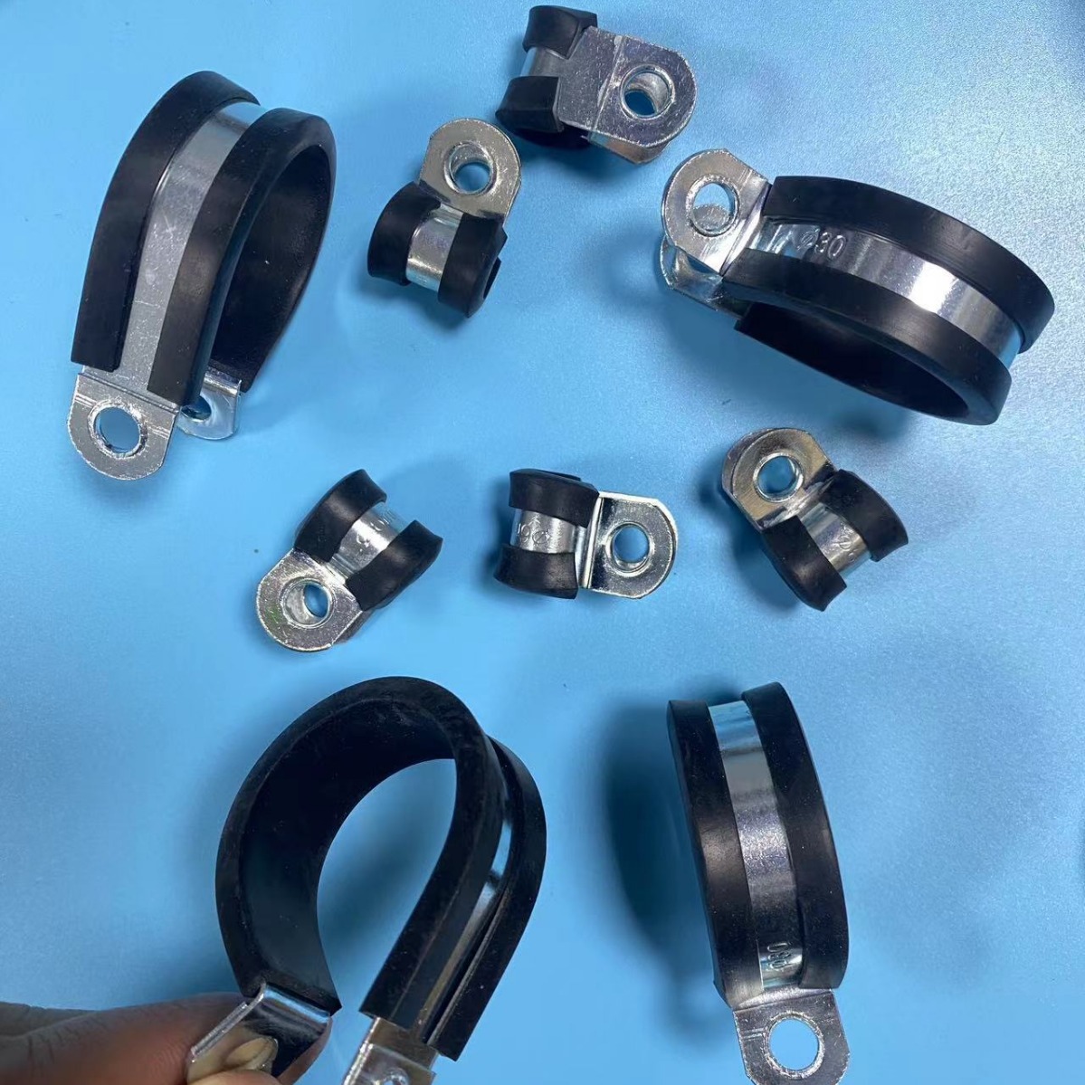 R型连胶条卡箍 R型带胶软管紧固夹R型橡胶减震抱箍钢管电线卡8mm