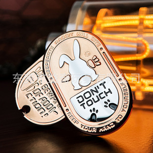 玫瑰金暴躁兔推牌神器EDC金属指间解压玩具旋转直推推牌-阿里巴巴
