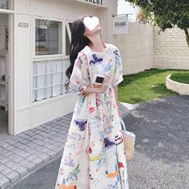 白色涂鸦印花连衣裙女中长款2026夏新款法式高腰显瘦设计感碎花裙