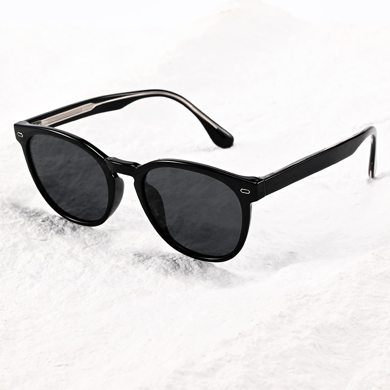High-End Acetate Polarized Sunglasses for Women - New Fashion Retro Square Round Frame Face-Slimming UV Protection Shades - Thumbnail 2