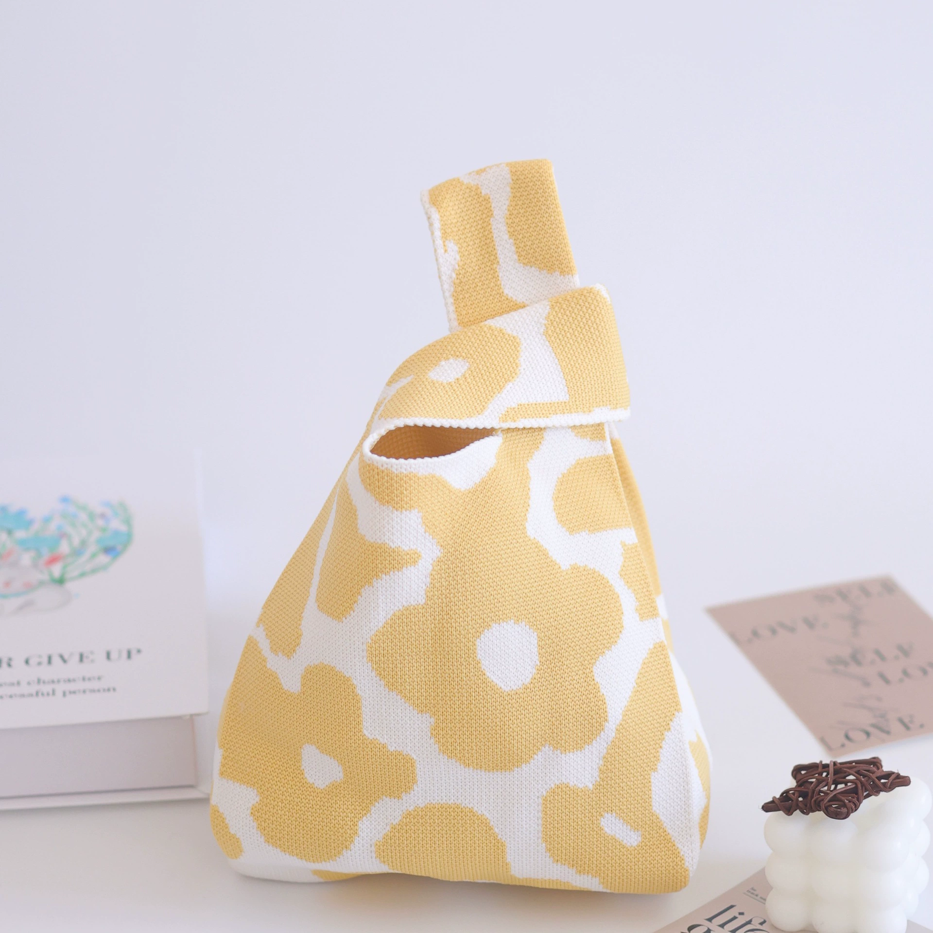 **Trendy Straw Shoulder Bag by 棉立坊 - Perfect for Fashion-Forward Internet Celebrities!**