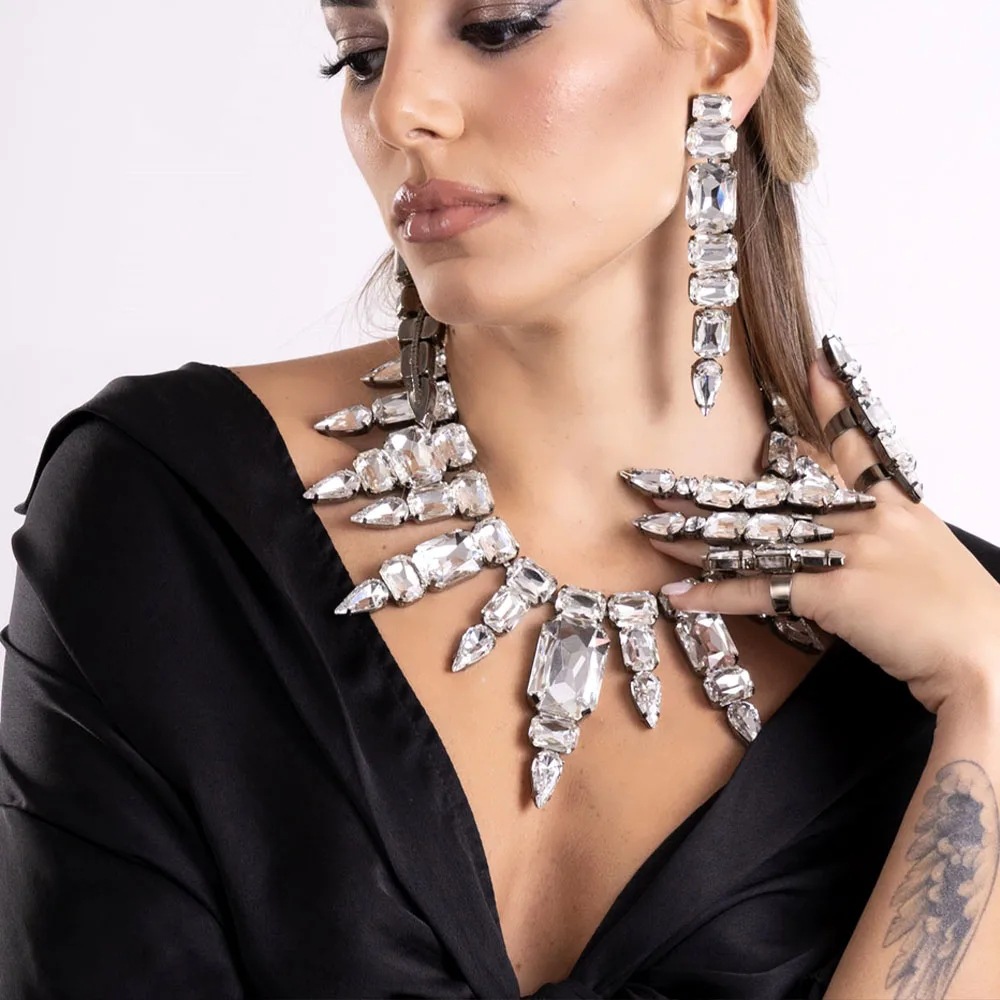 Traje de joyería europea y americana de alta calidad de tres piezas collar exagerado anillo ajustable accesorios conjunto de joyería femenina