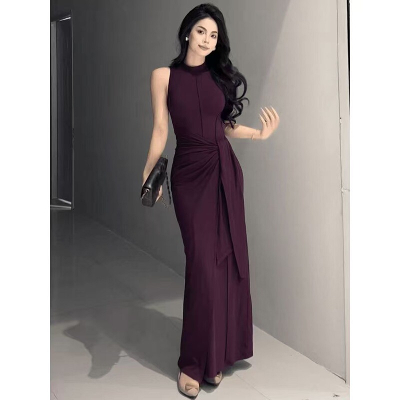 French-Style Vacation-Inspired Faux Two-Piece Sleeveless Dress for Women, with an Instagram-Worthy Design, Waist-Cinching, Slimming, and Hip-Hugging Long Dress French-Style Vacation-Inspired Faux Two-Piece Sleeveless Dress for Women, with an Instagram-Worthy Design, Waist-Cinching, Slimming, and Hip-Hugging Long Dress