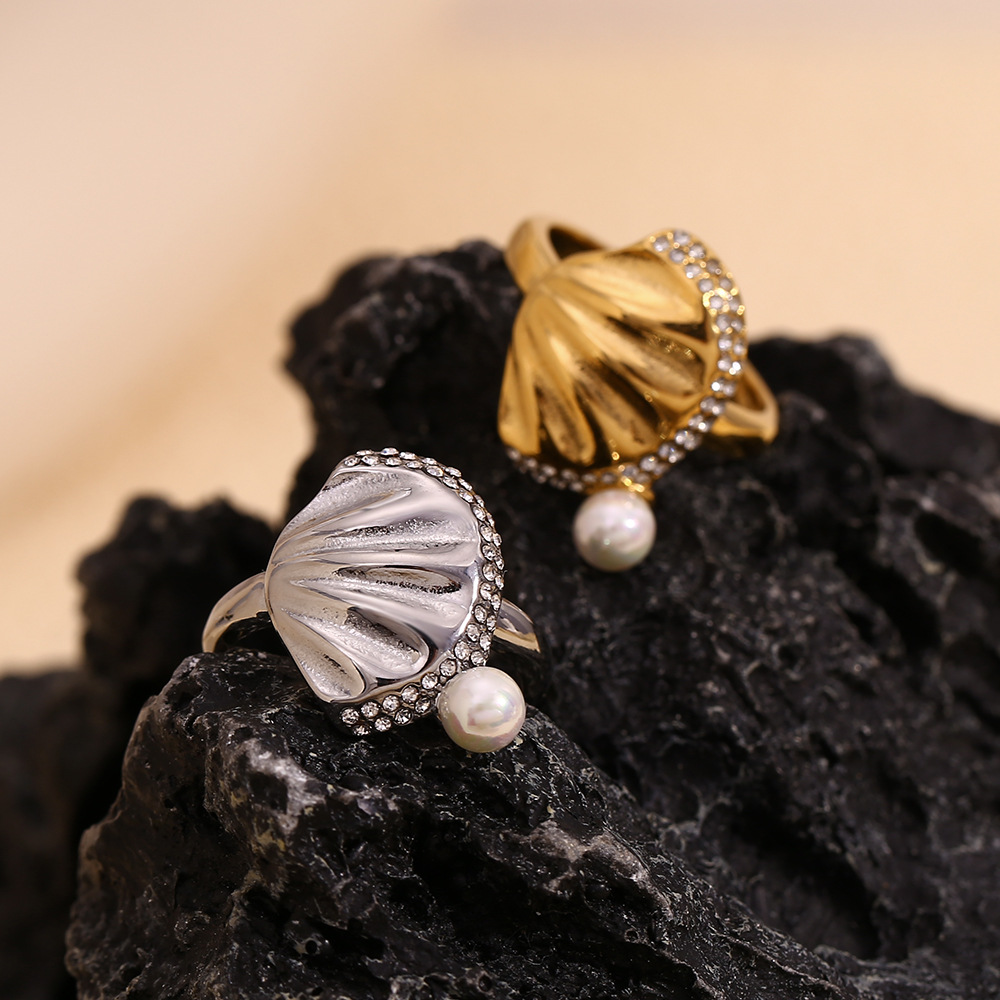 Scallop Pearl Diamond Inlaid Stainless Steel Ring