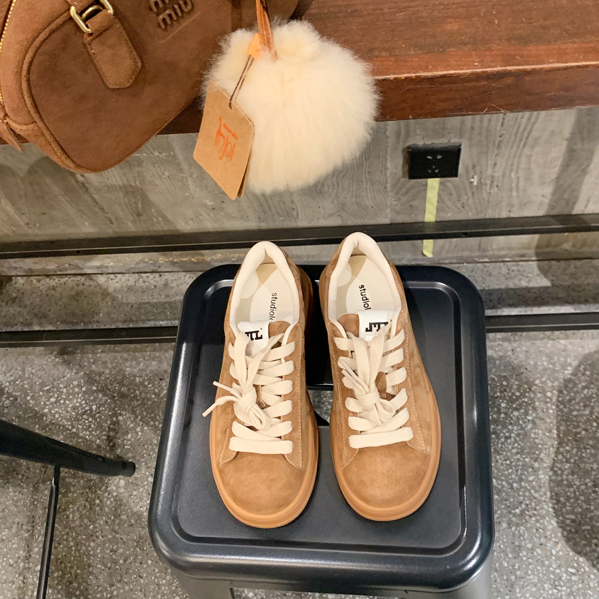 Versión de cuero de vaca ~ Grape Madre con lazos retro deportivos casuales aumentan la altura de los zapatos de entrenamiento para mujeres de skate