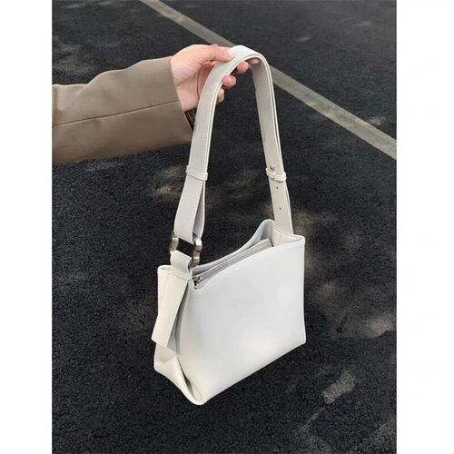 Gourmet Water Bucket Bag for Women 2024 New Arrival Large Capacity Soft Leather Single Shoulder Crossbody Bag, Versatile Simple Commute Bag