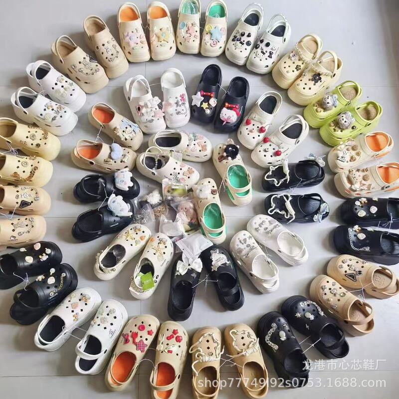 Special offer: branded couple's clogs with rhinestone and cartoon shoe flower decorations, perfect for night market stalls, clearance stock Special offer: branded couple's clogs with rhinestone and cartoon shoe flower decorations, perfect for night market stalls, clearance stock