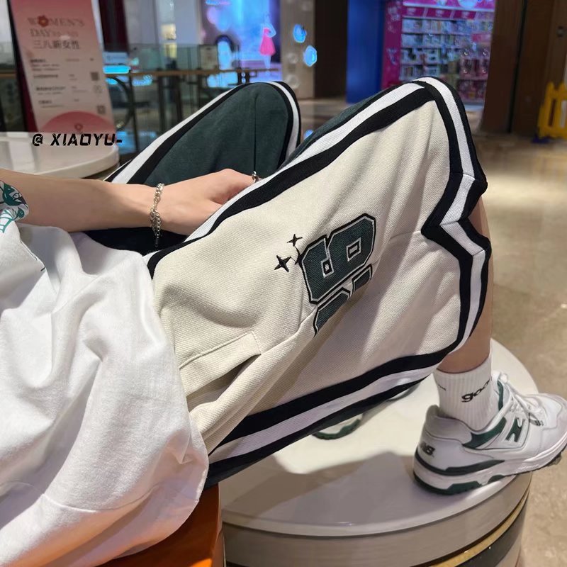 Nuevo estilo de marca compartida cintura pantalones cortos de filete de flores y frutas baloncesto casual para hombres tendencia deportes de cinco puntos pantalones sueltos estilo fino de verano