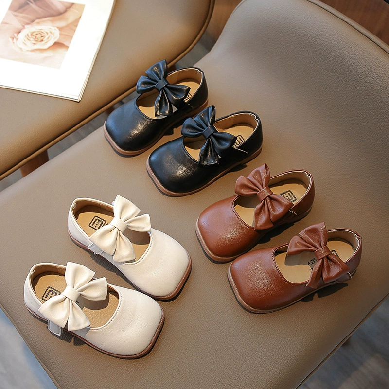 Туфли для девочек 2025: Новинка весны-осени, модные кожаные туфли с мягкой подошвой, милый дизайн с бантом и квадратным носком