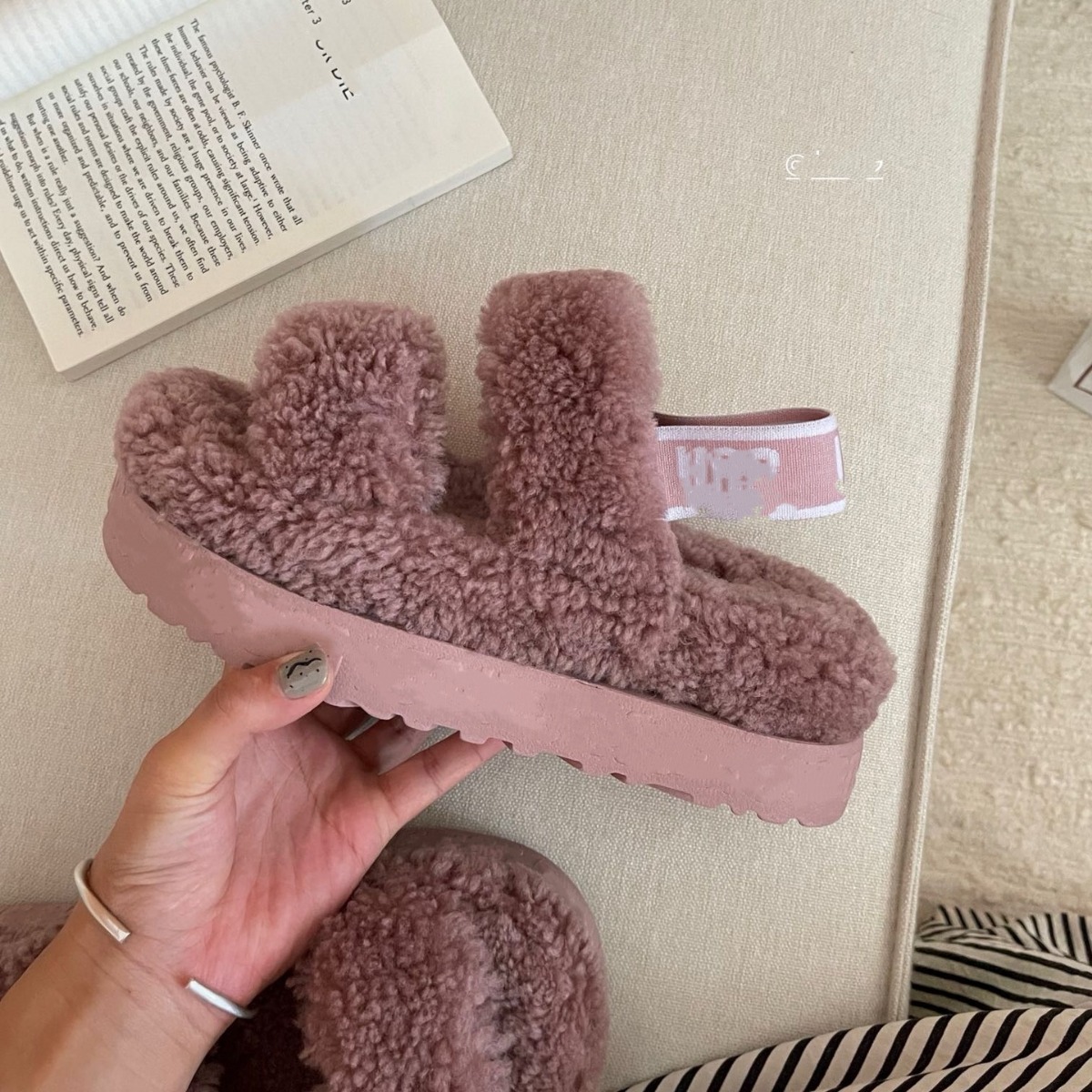 河南桑坡女皮毛一体松糕厚底二字羊羔毛毛拖鞋INS高版