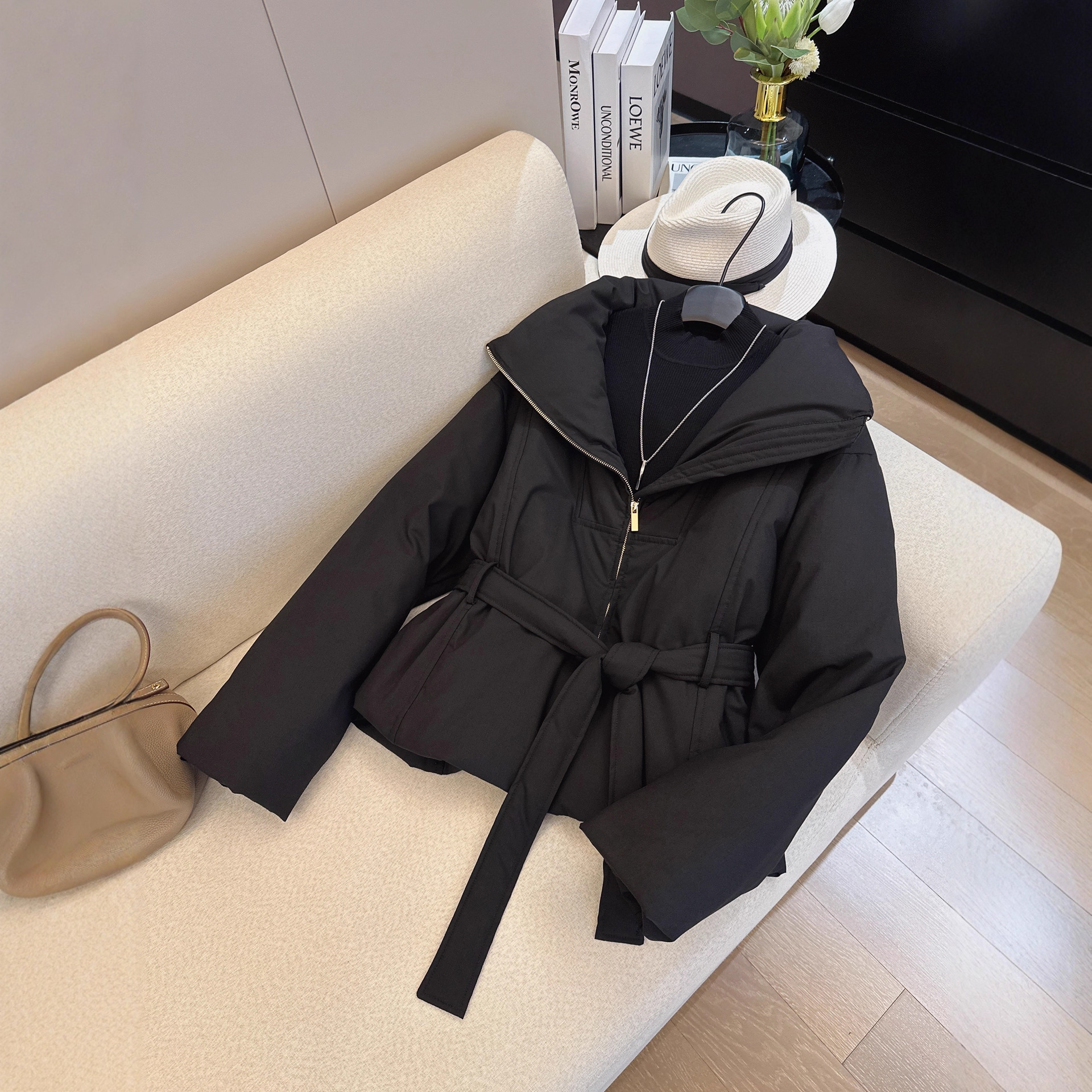 Luxurious High-End Warm Silk Wool Goose down Jacket with a Black Stand Collar and Belt for Women, Available for Wholesale