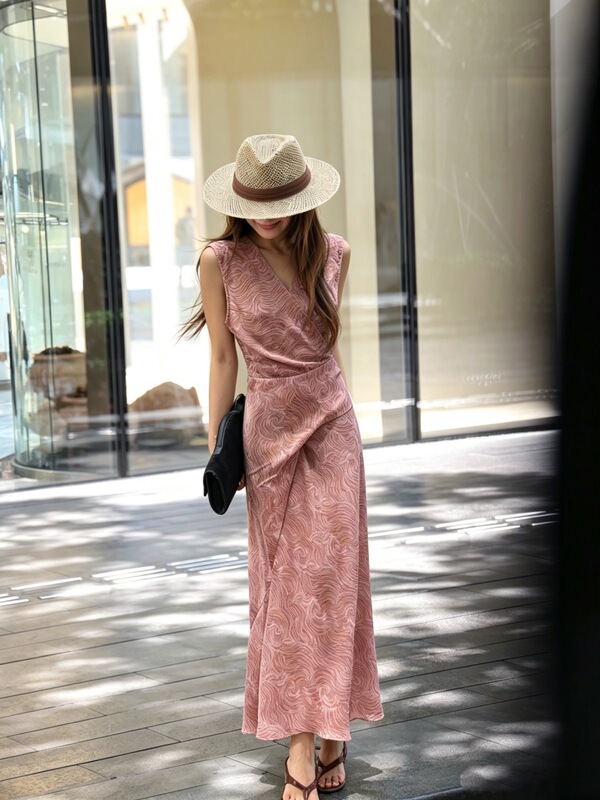 Shenzhen Summer Dress with Bean Paste Color Gradient, Silk V-Neck Sleeveless Cut-Out Wrap Dress for Women, Slimming and Elegant Long Dress