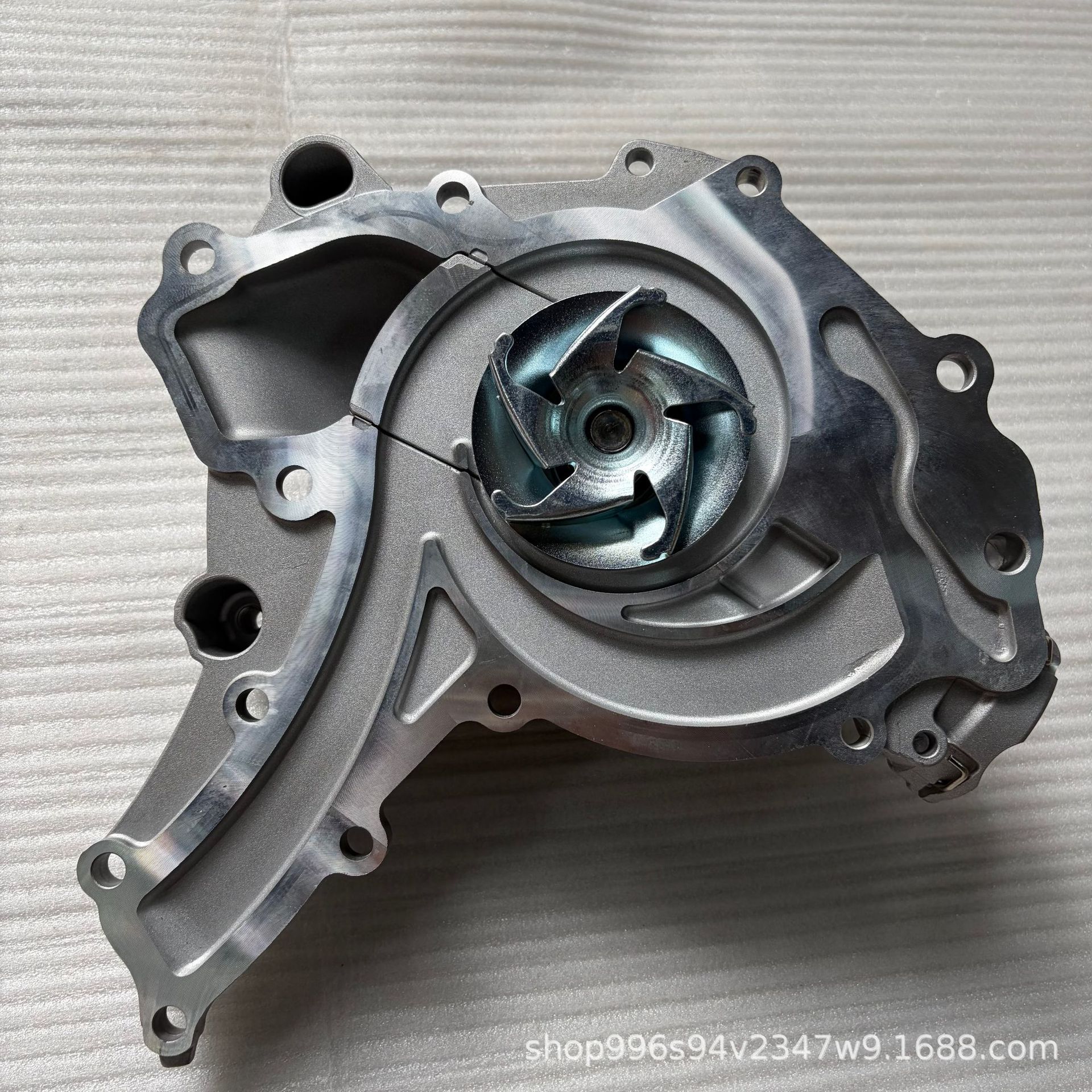 Suitable for Mercedes-Benz Water Pump 2732000201