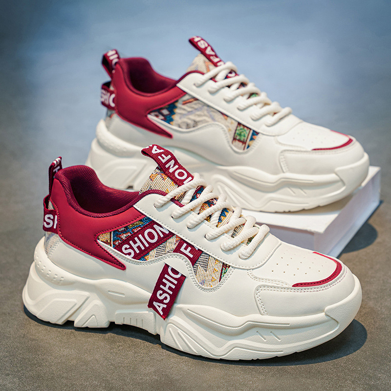 2026 nuevo estilo de primavera estilo de moda versátil Gump para aumentar la altura de los jóvenes hombres zapatos deportivos casuales con suela gruesa zapatos de moda