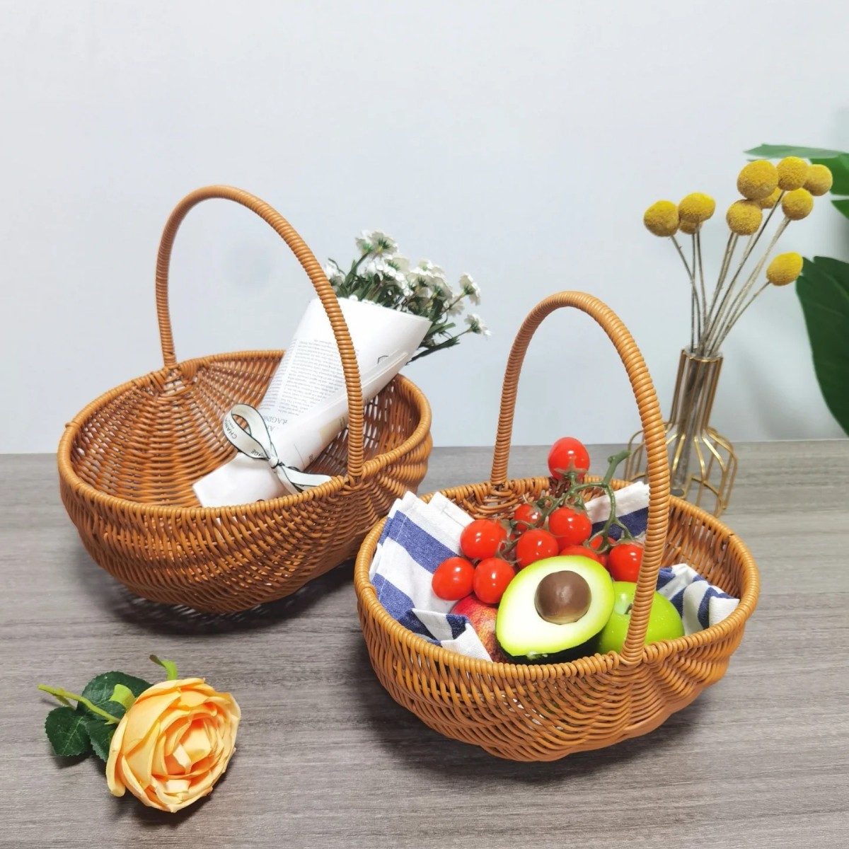 Arreglos florales portátiles de imitación de ratán, cestas de flores tejidas a mano, adornos de sala de estar, cestas de jardín, regalos a mano, cestas de flores