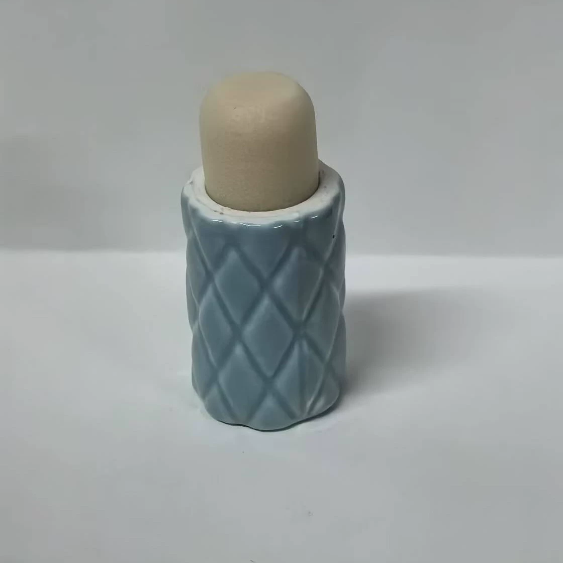 Керамическая пробка для бутылки с пластиковой крышкой