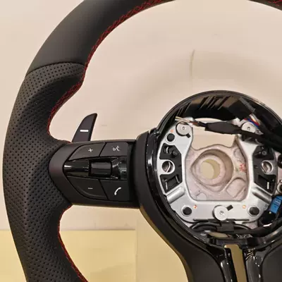 340I Sports Models, Steering wheel