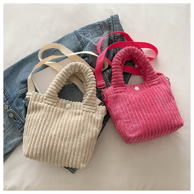 2025 New niche and fresh bucket bag, cute, fashionable and casual crossbody bag, versatile solid color handbag wholesale undefined