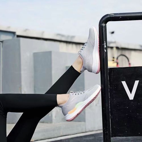 2024新款运动鞋女轻便透气鞋子春秋飞织跑步鞋防滑软底女士小白鞋