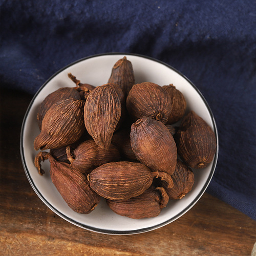 Boil the braised meat with a full set of hot pot base spices, including Sichuan peppercorns, cardamom, and fragrant fruits. Wholesale.