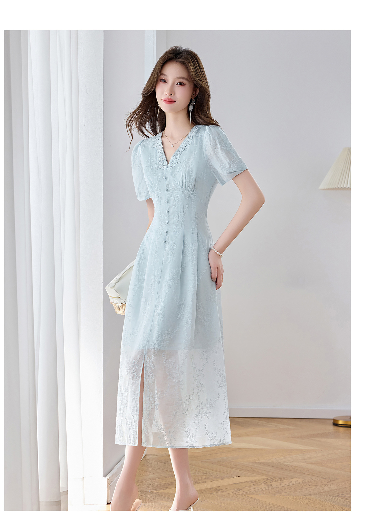 Đầm maxi nữ thêu hoa cổ V thắt eo phong cách cổ điển dài — màu xanh nhạt, màu sắc chi tiết 10