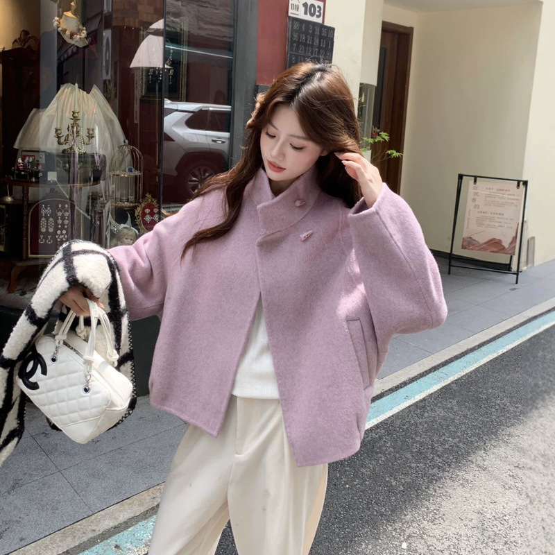 Cape-style, stand-up collar, double-sided, short wool coat, stylish and trendy, with raglan sleeves, age-reducing design, and a thickened woolen outer layer Cape-style, stand-up collar, double-sided, short wool coat, stylish and trendy, with raglan sleeves, age-reducing design, and a thickened woolen outer layer