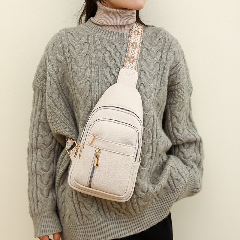 Retro fashionable one-shoulder bag