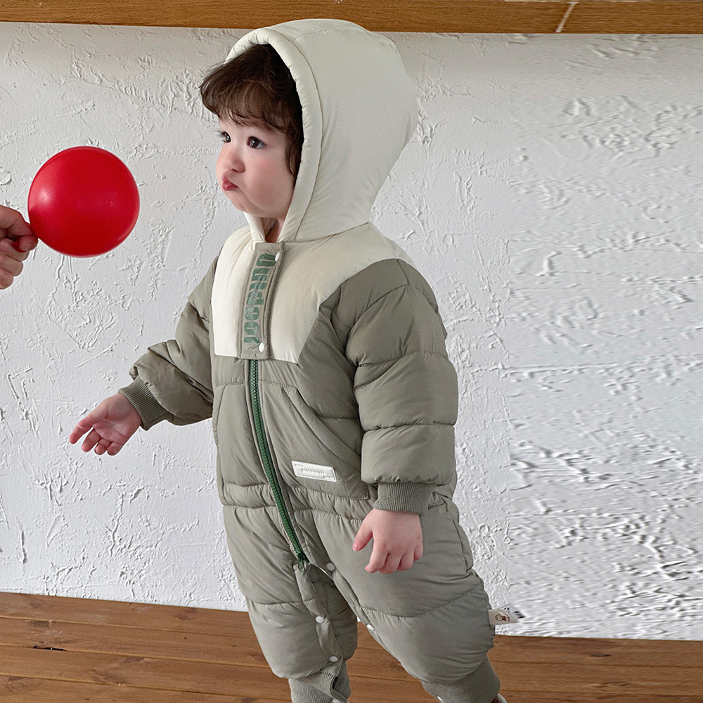 Ropa de una pieza coreana de color de contraste al aire libre para bebés y niños pequeños Ropa de exterior acolchada de terciopelo para hombres y bebés