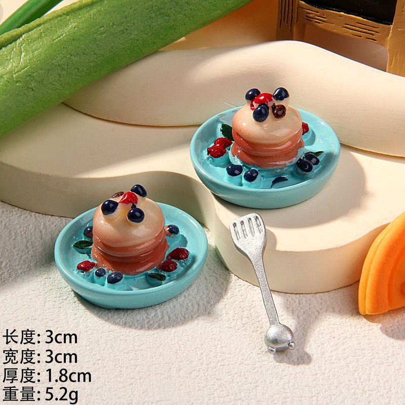 DIY冷蔵庫はアクセサリーのおもちゃの部品を貼ってデザートのケーキをシミュレーションします。|undefined